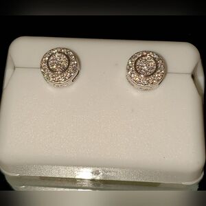 Elegant 925 Silver Stud Earrings 1.00ctw Moissanite